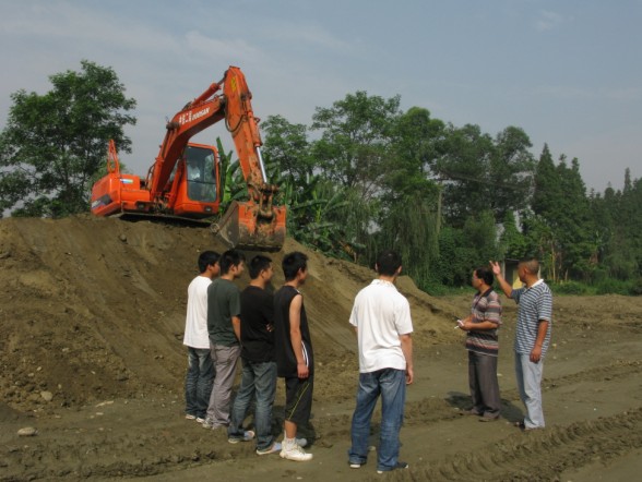 成都挖掘机培训学校-学员挖掘机操作